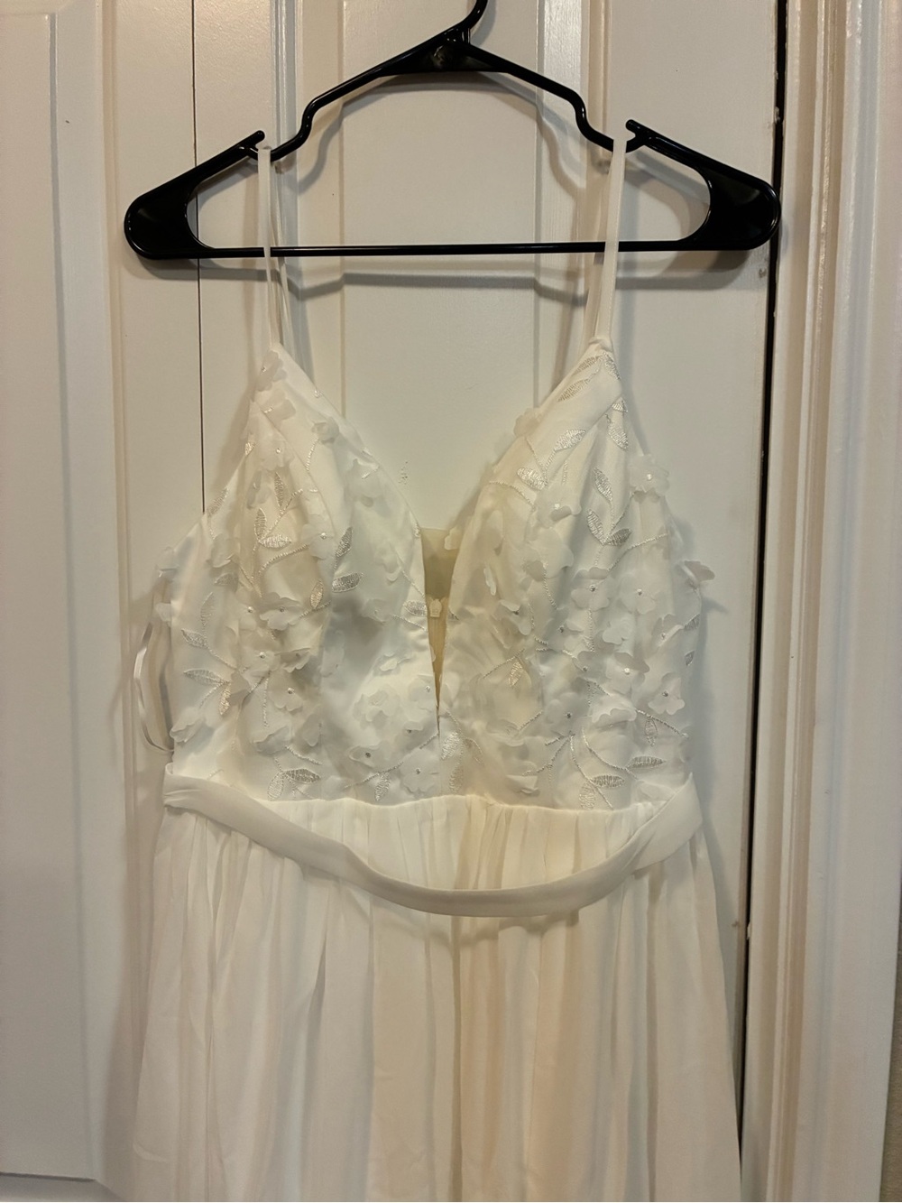 SHEIN Ivory Floral Appliqué Spaghetti Strap Wedding Dress